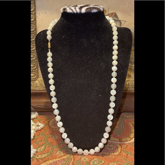 Vintage Mother of Pearl MOP Bead Necklace with Brass Barrel Clasp - Picture 1 of 16